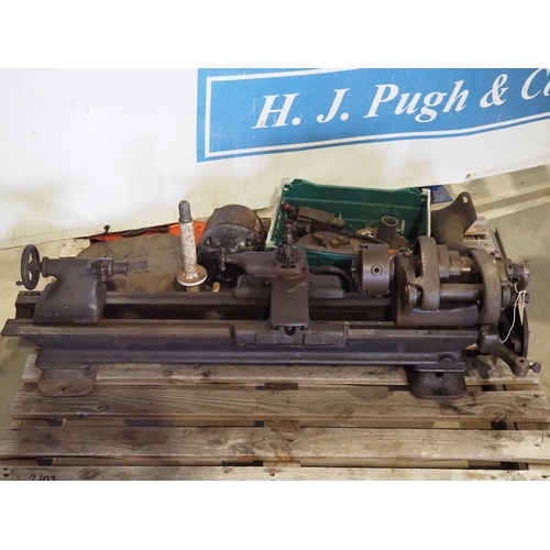 194 - South Bend metal working lathe. C/w Auxiliary motor and spares chucks, etc.