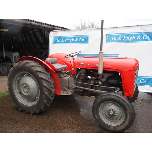 100 - Massey Ferguson 35 tractor. Runs and drives, 4-cylinder. S/N SDM141026