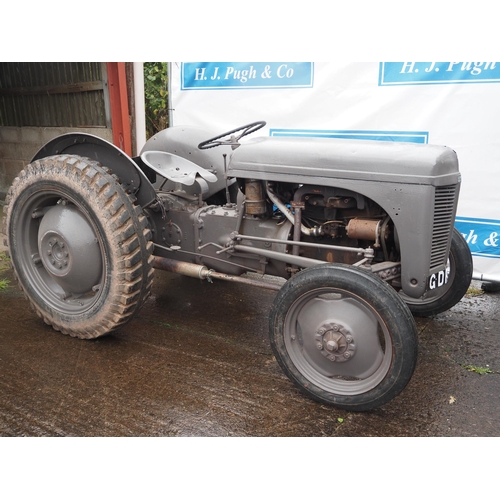 101 - Ferguson T20 tractor. 1948/9. Petrol TVO, on grass tyres. Runs and drives. Reg. GDR 964. No docs