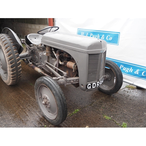 101 - Ferguson T20 tractor. 1948/9. Petrol TVO, on grass tyres. Runs and drives. Reg. GDR 964. No docs