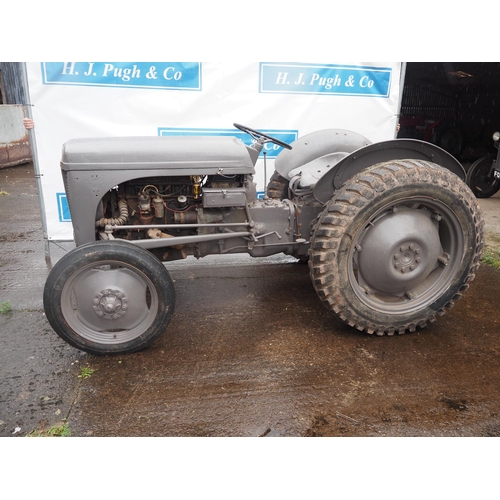 101 - Ferguson T20 tractor. 1948/9. Petrol TVO, on grass tyres. Runs and drives. Reg. GDR 964. No docs