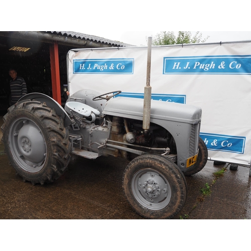 102 - Ferguson TEF tractor. 1955. Runs and drives. S/N 418020. Reg MCJ 821. Number not current with DVLA. ... 