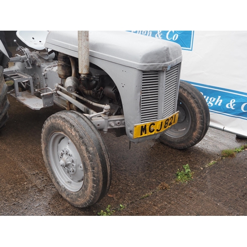 102 - Ferguson TEF tractor. 1955. Runs and drives. S/N 418020. Reg MCJ 821. Number not current with DVLA. ... 