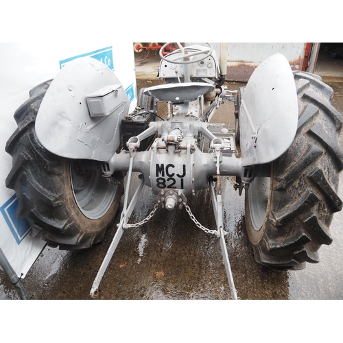 102 - Ferguson TEF tractor. 1955. Runs and drives. S/N 418020. Reg MCJ 821. Number not current with DVLA. ... 