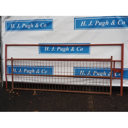 24 - Yard gate and barrier