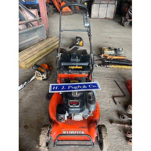 146 - Kubota pro lawn mower. Working order