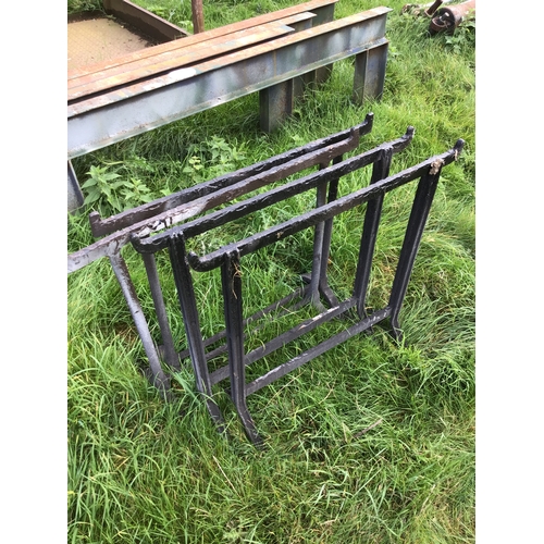 469A - Cast trestles -4