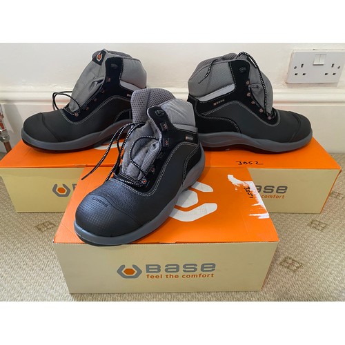 240 - Pair of steel toe cap work boots - 3