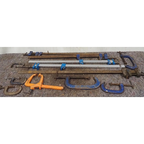 164 - Quantity of sash clamps, carver clamps and G clamps