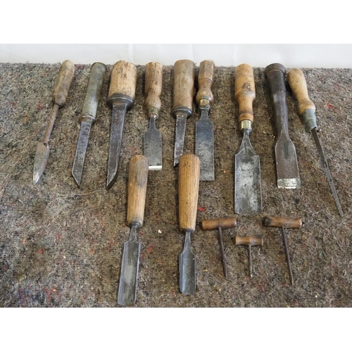 262 - Mortice chisels and wooding chisels