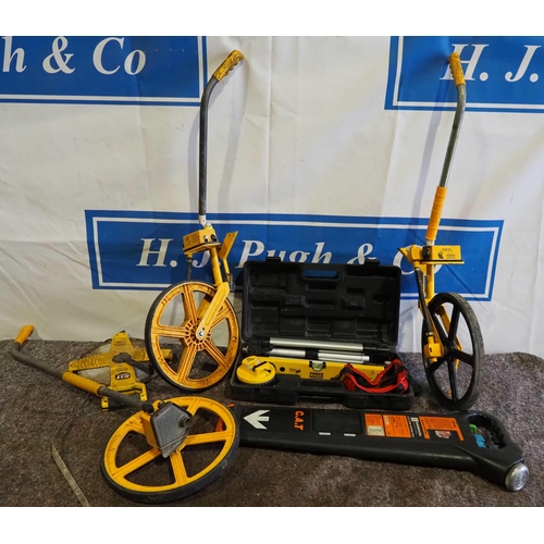 385 - Measuring wheels, cat cable detector and levelling measure