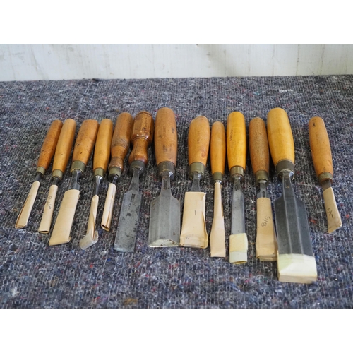 404 - Assorted woodworking chisels incl Sorby - 13