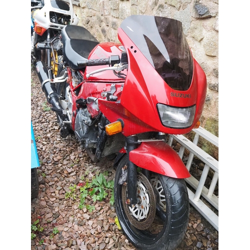 189 - Suzuki 900 motorcycle. 1995. 937cc. Reg. M440 HFT. Running when stored. V5 in office.