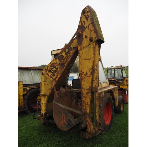 46 - JCB 3C. With 4 in one bucket, backhoe and 2ft bucket sn 3960776. Reg. DCD 674L. Runs and drives.