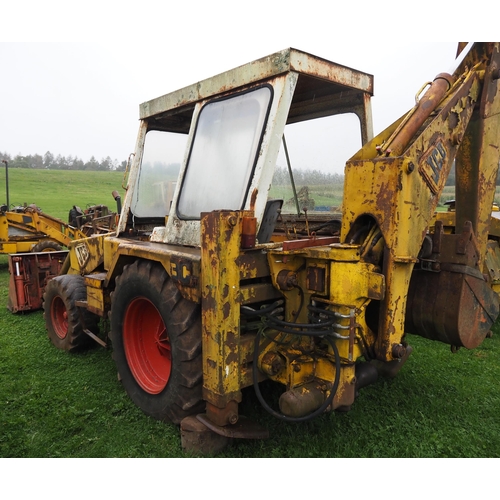 46 - JCB 3C. With 4 in one bucket, backhoe and 2ft bucket sn 3960776. Reg. DCD 674L. Runs and drives.