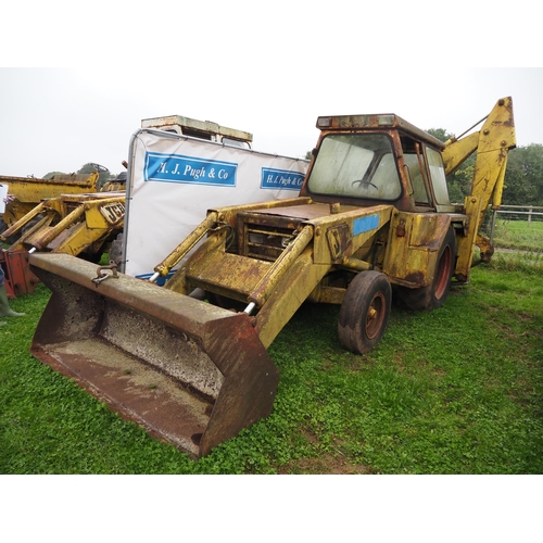 47 - JCB 3C. With backhoe and 4ft bucket. Runs and drives, engine needs attention.