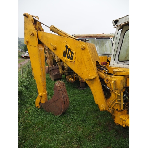 48 - JCB 3C. With backhoe and 12
