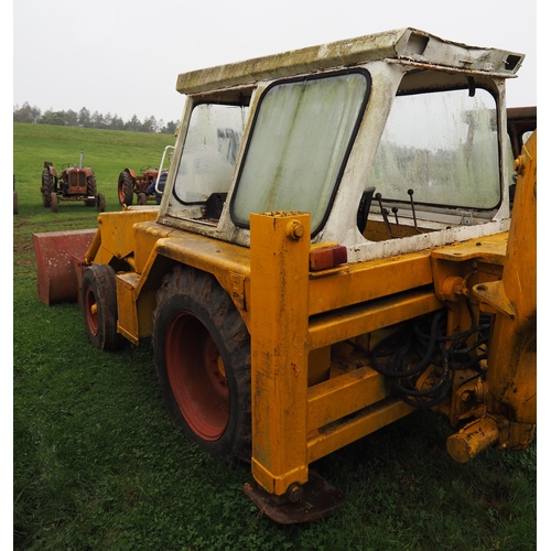 48 - JCB 3C. With backhoe and 12