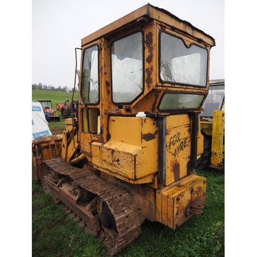 51 - Komatsu D31D loader. With 4 in one bucket, showing 7118 hours sn. 68750. Runs and drives. Key on off... 