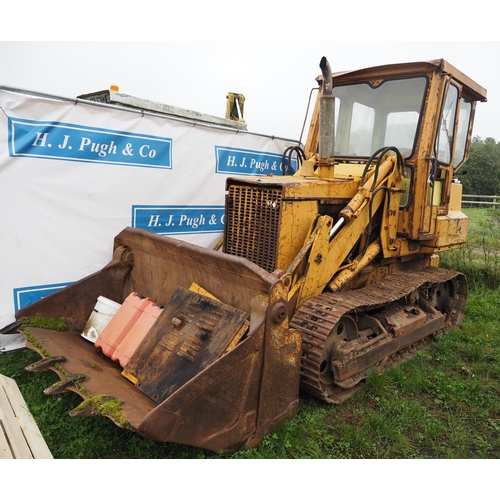 51 - Komatsu D31D loader. With 4 in one bucket, showing 7118 hours sn. 68750. Runs and drives. Key on off... 