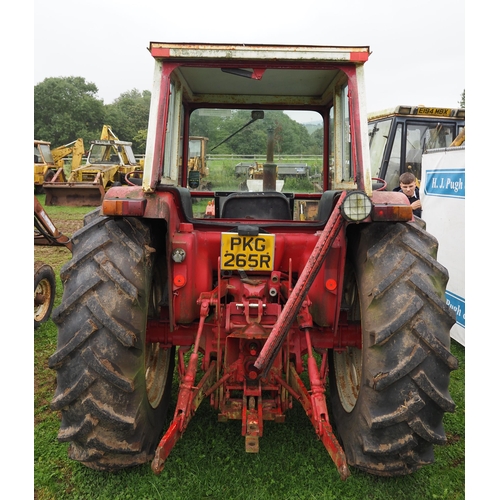 61 - IH 674 tractor with cab, showing 4566 hours. Reg. PKG 265R. Good rear tyres, runs and drives. V5 in ... 