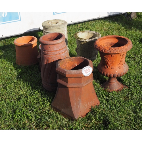 659 - Planters and chimney pots