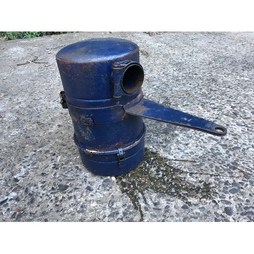 572 - Fordson E27N air intake filter and other filters