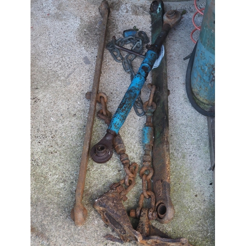 4 - Fordson hydraulic arms and top link