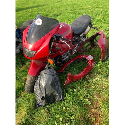 189 - Suzuki 900 motorcycle. 1995. 937cc. Reg. M440 HFT. Running when stored. V5 in office.