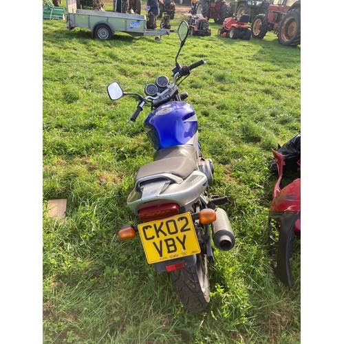 190 - Suzuki GS500 motorcycle. 2002. 487cc. Reg. CK02 VBY. Runs and drives. V5 in office.