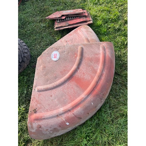 134 - Nuffield mudguards and tin ware