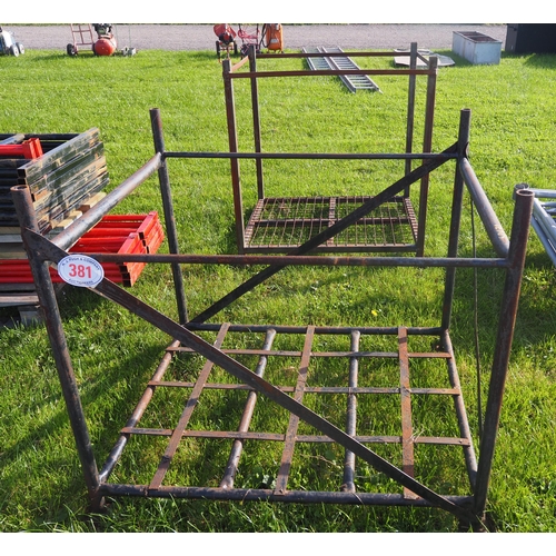 381 - Stillages - 2