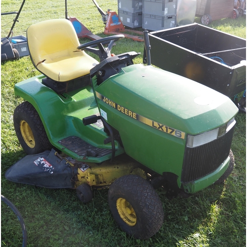 527 - John Deere LX176 ride on. Key in office