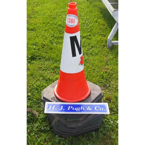 1386 - Work cones - 6