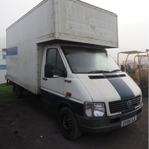 1652 - VW LT35 Luton van with tail lift. 2004.  Runs and drives, in daily use. MOT 14/5/24. Reg. OY04 VJL. ... 