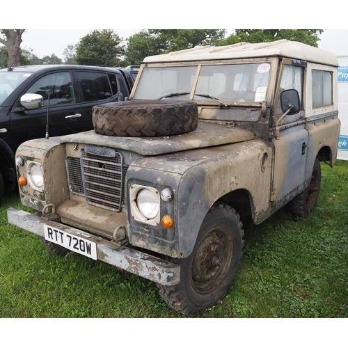 1734 - Land Rover SWB. Petrol. Reg. RTT 720W. V5 and keys in office