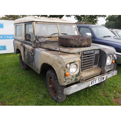 1734 - Land Rover SWB. Petrol. Reg. RTT 720W. V5 and keys in office