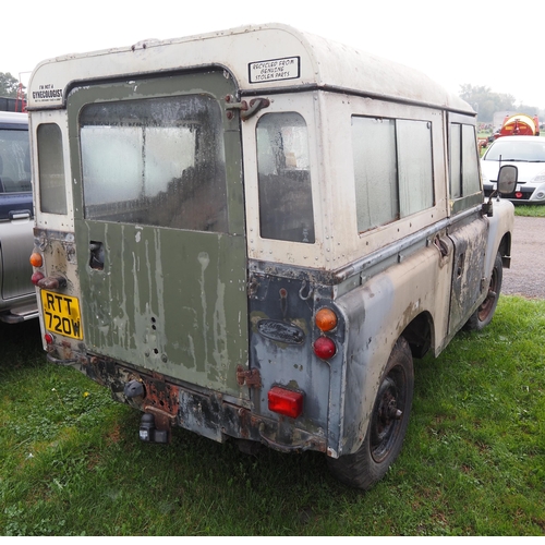 1734 - Land Rover SWB. Petrol. Reg. RTT 720W. V5 and keys in office