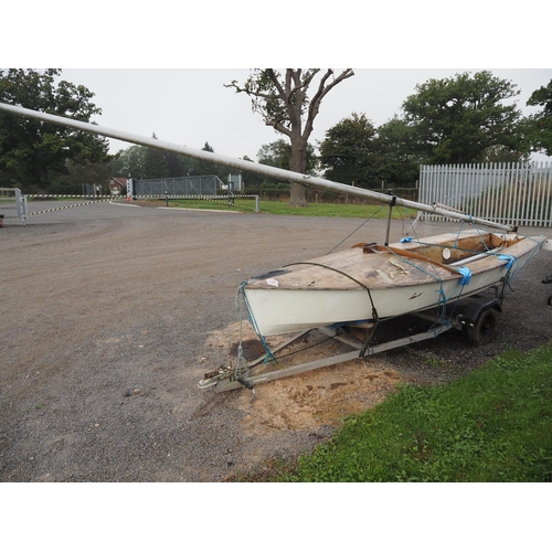 1739 - Sailing boat on trailer