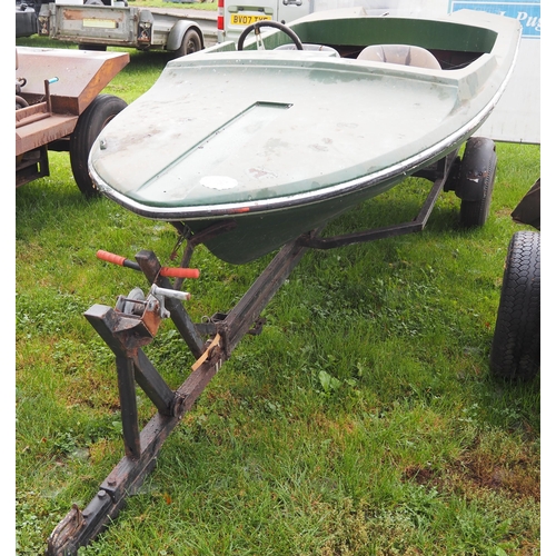 1752 - Fibreglass boat on trailer