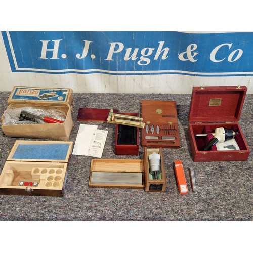 1882 - Centring microscope, brass spirit level, micrometer, shear set and precision gauge set