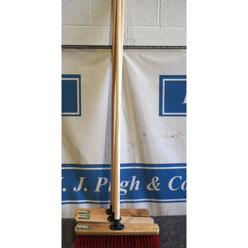 807 - Platform brooms - 3