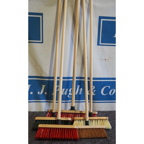 812 - Assorted brooms - 5