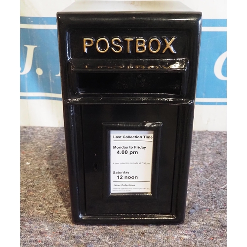 828 - Black post box 17