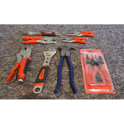 1849 - Assorted pliers, spanners and grips - 8