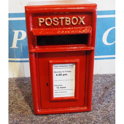 871 - Red post box 17