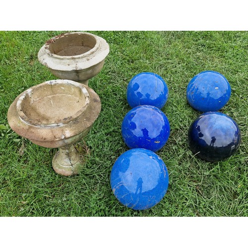 701 - Glazed garden balls - 5 and pair of concrete planters