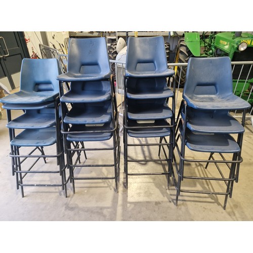 899 - Stacking chairs - 15
