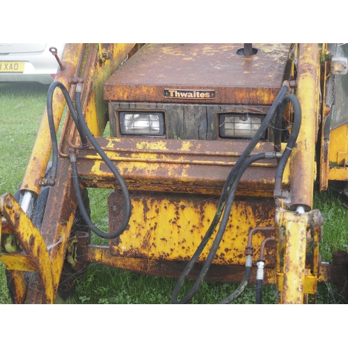 806 - Thwaites Alldig 100 digger. Spares or repair, 3 in 1 front bucket together with rear back actor arm ... 