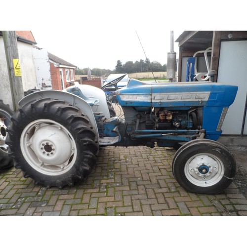 805 - Ford 3000 Select O speed tractor. 4 new tyres, new battery, wiring loom, nose cone, mudguards and st... 